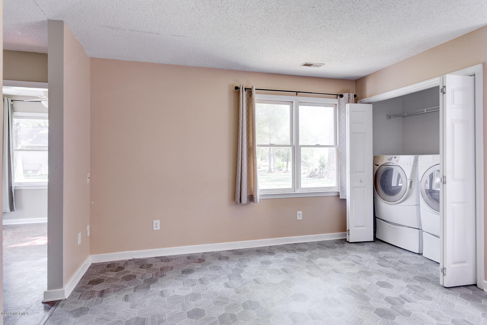310 Mt Pleasant Road New Bern, NC 28560 - Photo 58 of 68 Guest Cottage Laundry closet