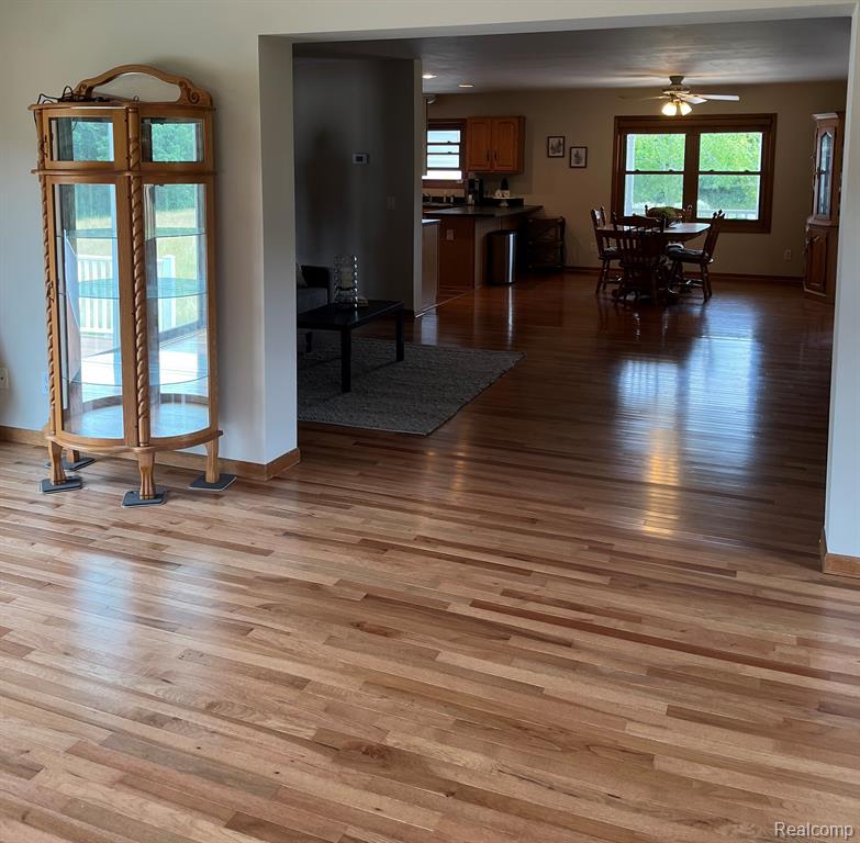 8245 Hartland Road Fenton, MI 48430 - Photo 18 of 39