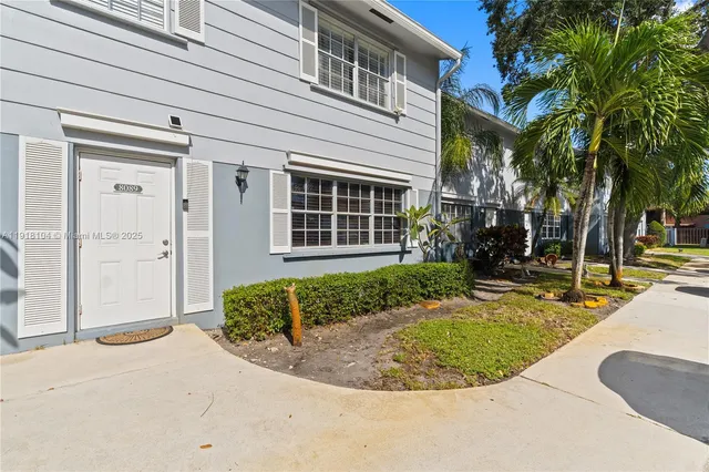 a view of a house with a backyard