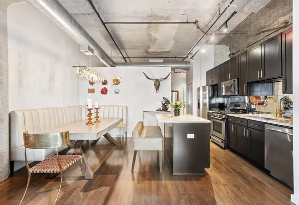 $4,250 | 758 North Larrabee Street, Unit 809, Chicago, IL 60654