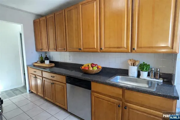 $2,550 | 10 Hilliard Avenue, Unit 4, Edgewater, NJ 07020