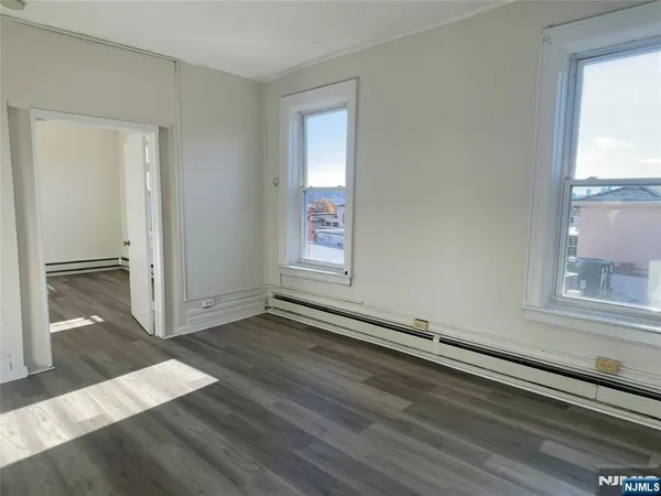 $2,550 | 10 Hilliard Avenue, Unit 4, Edgewater, NJ 07020