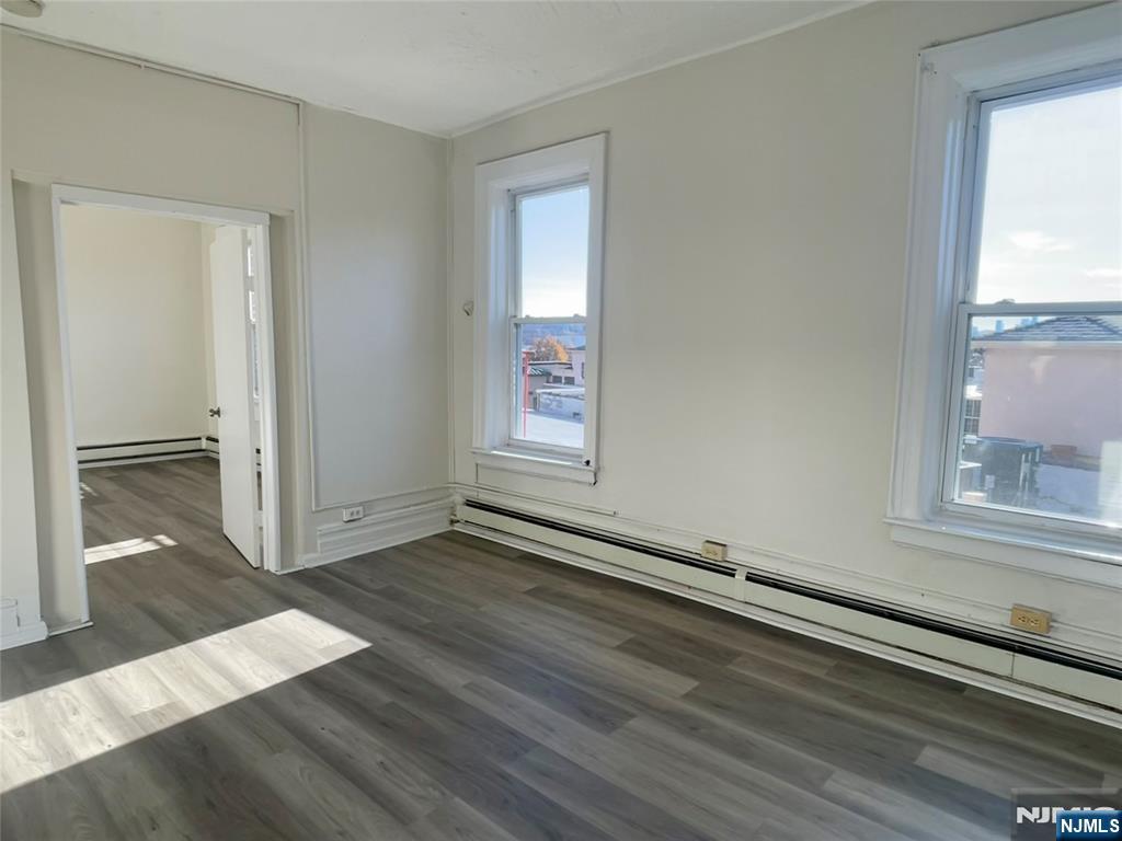 10 Hilliard Avenue, Unit 4 Edgewater, NJ 07020 - Photo 11 of 13