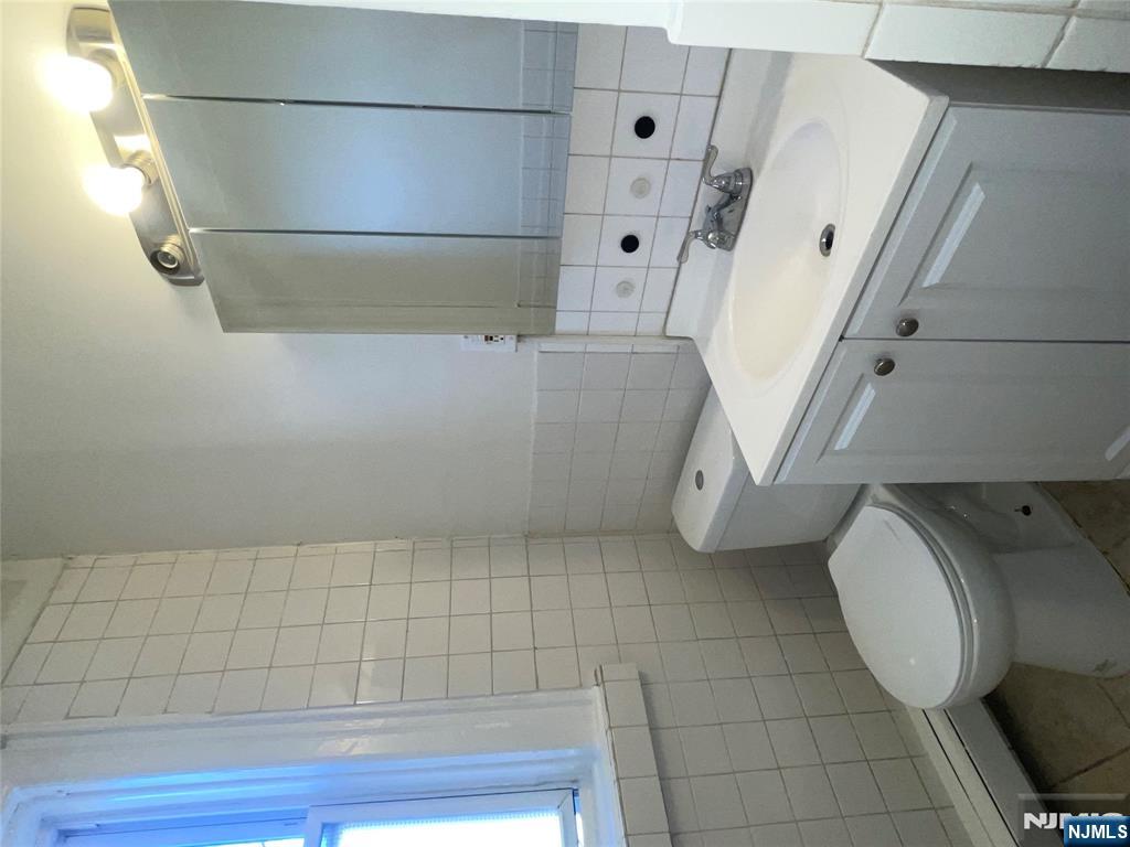 10 Hilliard Avenue, Unit 4 Edgewater, NJ 07020 - Photo 12 of 13