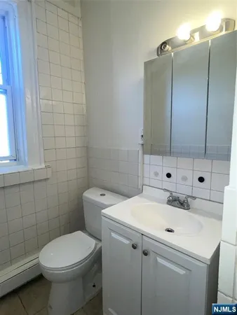 $2,550 | 10 Hilliard Avenue, Unit 4, Edgewater, NJ 07020