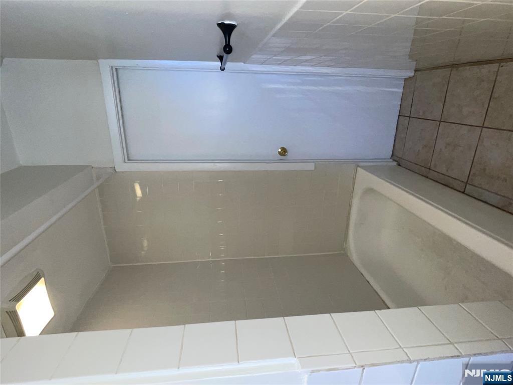 10 Hilliard Avenue, Unit 4 Edgewater, NJ 07020 - Photo 13 of 13