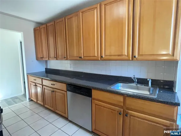 $2,550 | 10 Hilliard Avenue, Unit 4, Edgewater, NJ 07020