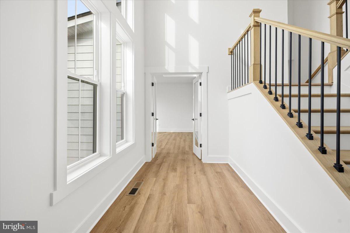 39762 Rivers Edge Lane Lovettsville, VA 20180 - Photo 13 of 118 Sun filled room waiting for your creativity.