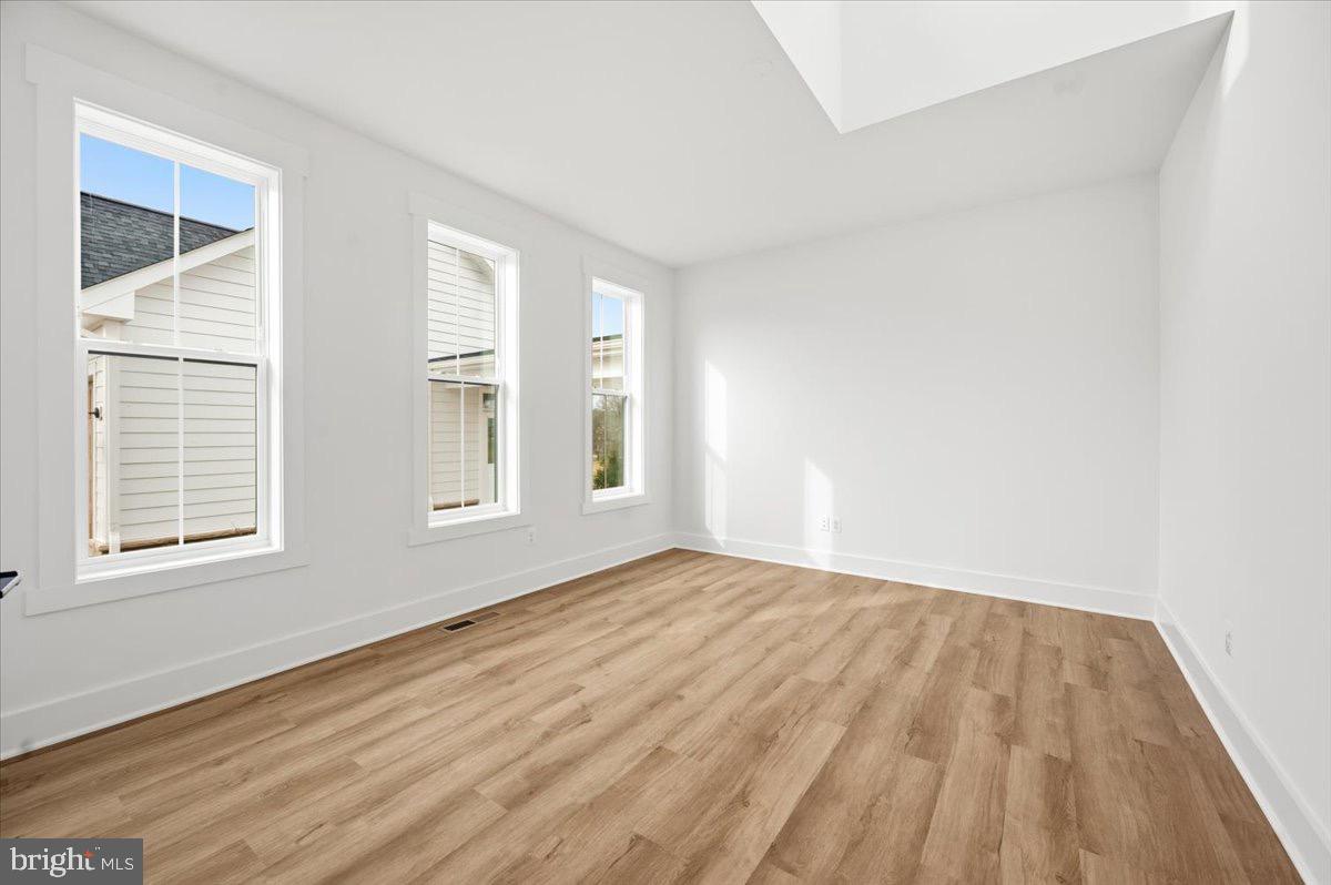 39762 Rivers Edge Lane Lovettsville, VA 20180 - Photo 15 of 118 Vaulted ceiling and light filled space.