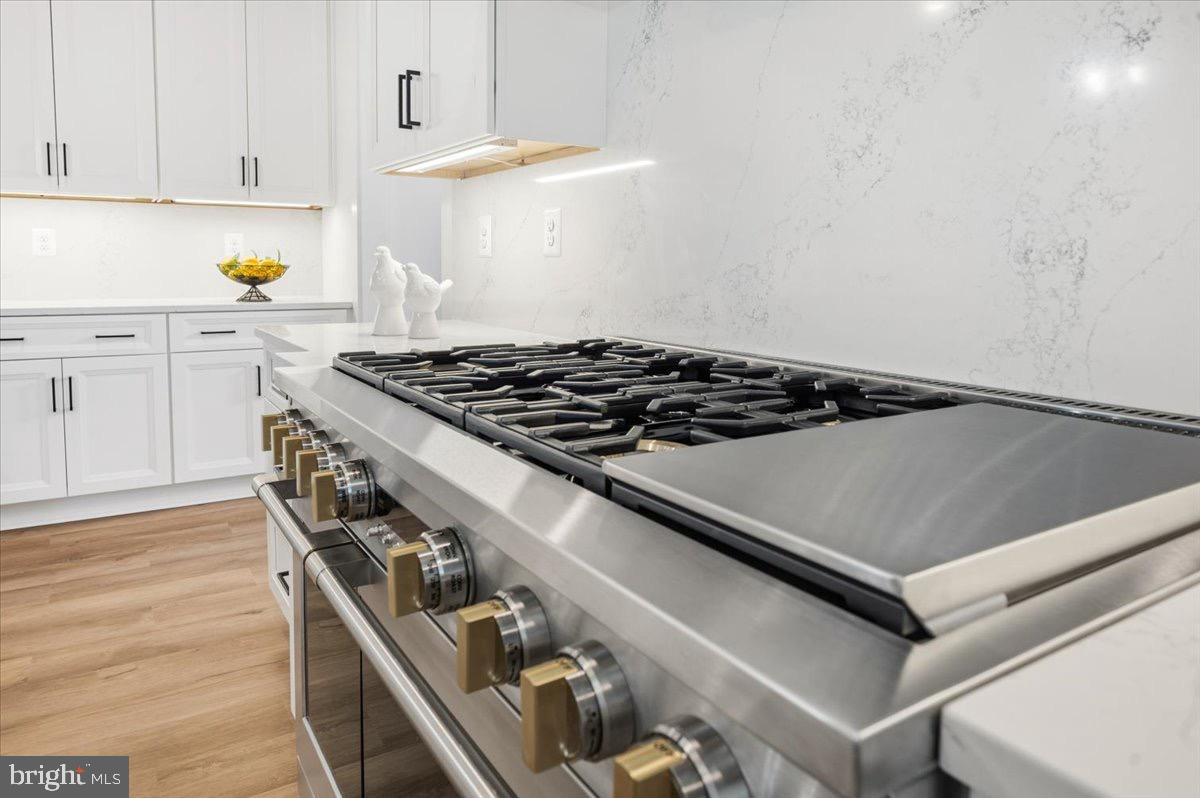 39762 Rivers Edge Lane Lovettsville, VA 20180 - Photo 36 of 118 a stove top oven sitting inside of a kitchen