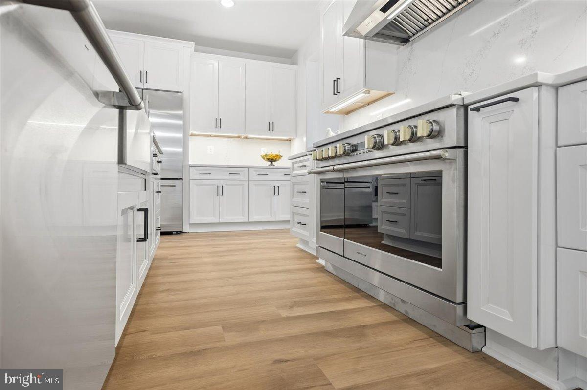 39762 Rivers Edge Lane Lovettsville, VA 20180 - Photo 39 of 118 a view of a kitchen with electric appliances