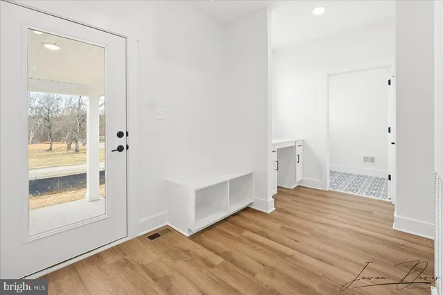 a view of a house with a garage