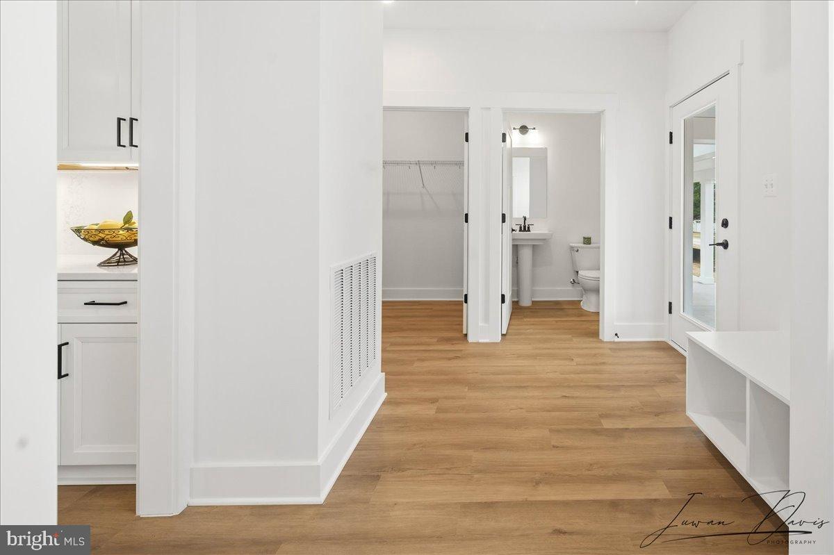 39762 Rivers Edge Lane Lovettsville, VA 20180 - Photo 46 of 118 Entrance into the Mud Room area from the Kitchen.