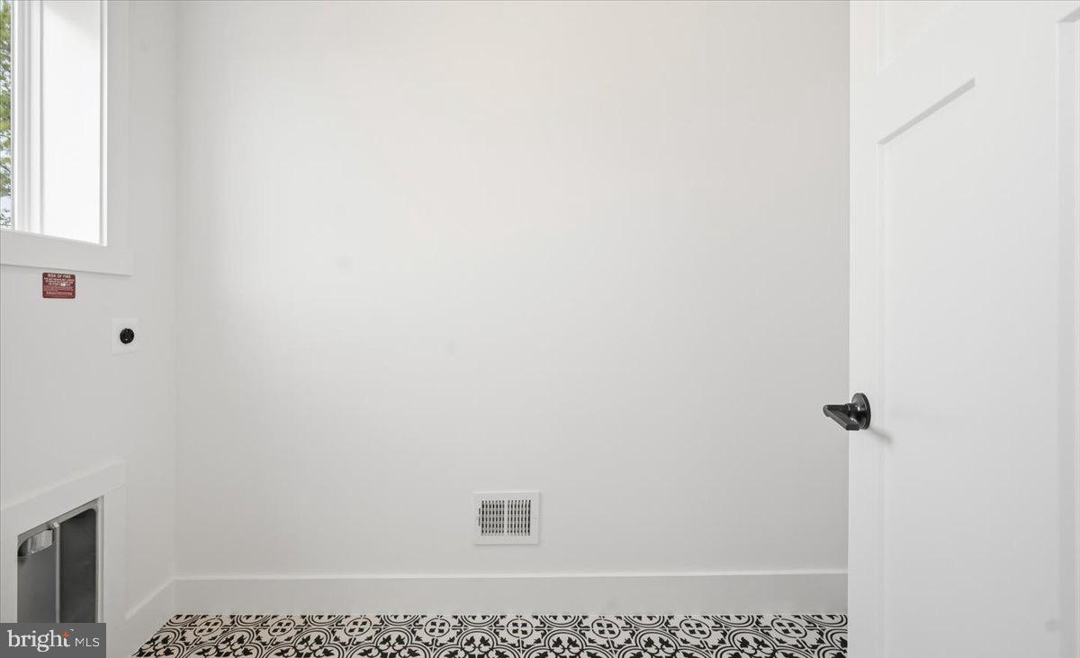 39762 Rivers Edge Lane Lovettsville, VA 20180 - Photo 51 of 118 Large Laundry Room.