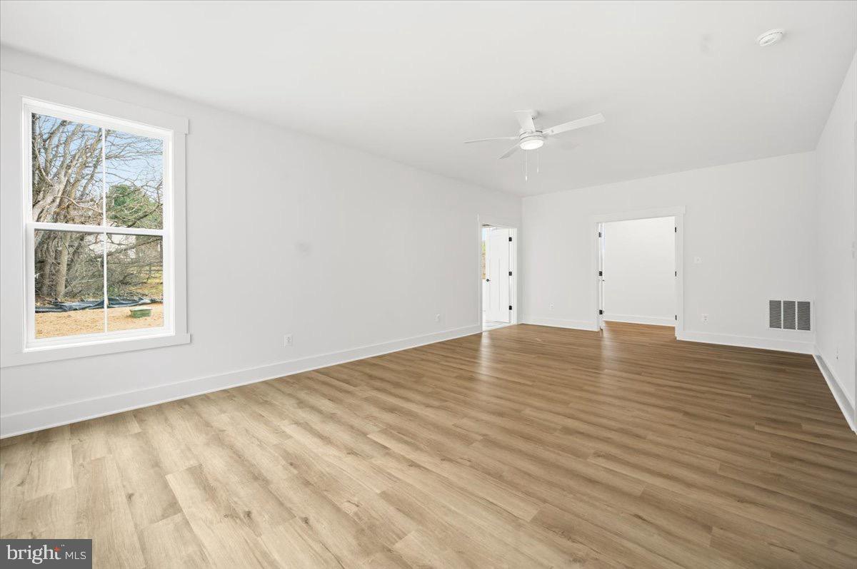 39762 Rivers Edge Lane Lovettsville, VA 20180 - Photo 58 of 118 Primary Suite with large walk in closet.