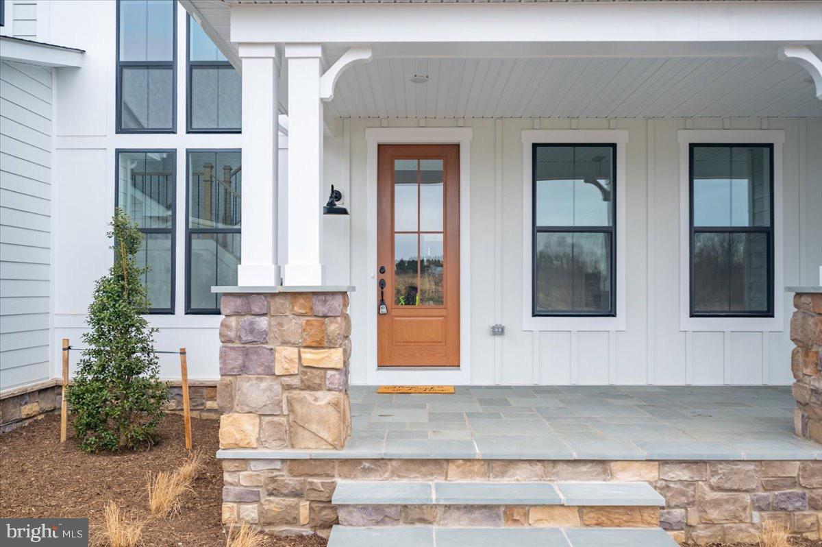 39762 Rivers Edge Lane Lovettsville, VA 20180 - Photo 7 of 118 Inviting entrance with modern charm.