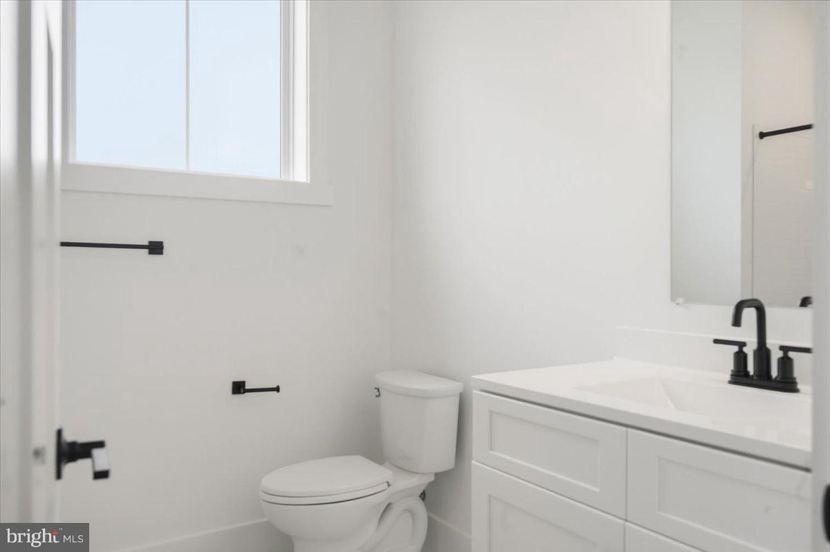 39762 Rivers Edge Lane Lovettsville, VA 20180 - Photo 86 of 118 Ensuite bathroom.