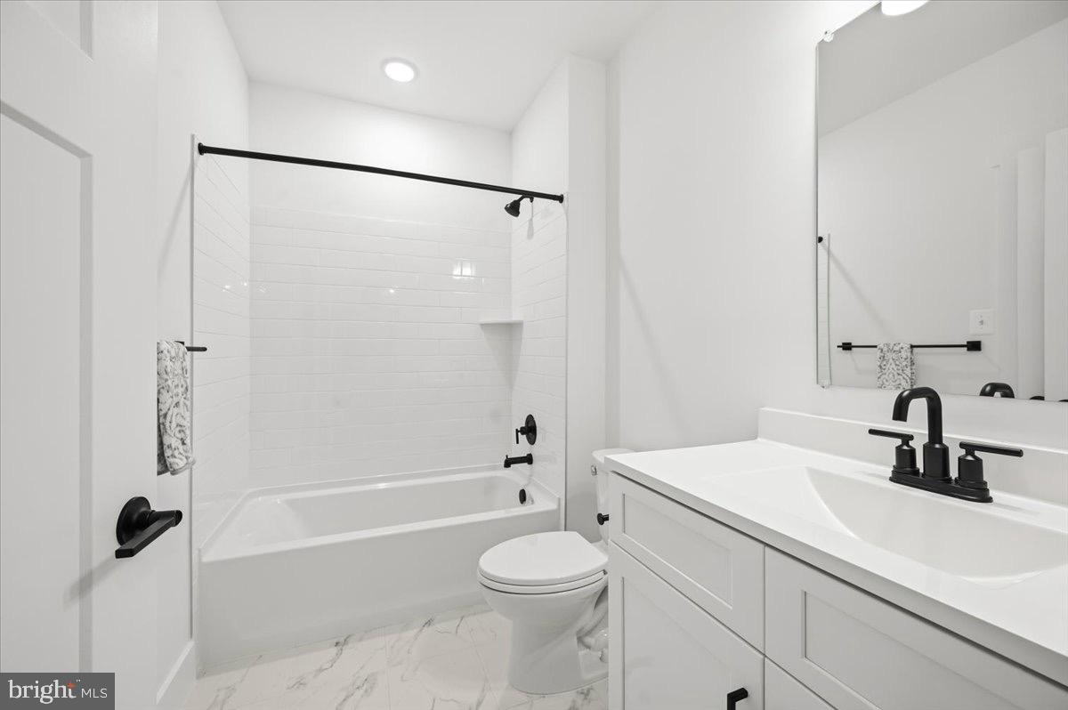 39762 Rivers Edge Lane Lovettsville, VA 20180 - Photo 94 of 118 Full bathroom in Lower Level.