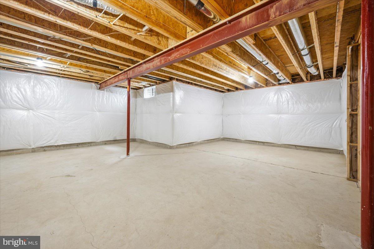 39762 Rivers Edge Lane Lovettsville, VA 20180 - Photo 99 of 118 a view of an empty room