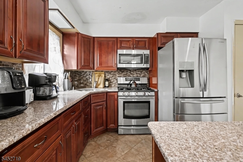 378 Riverside Avenue Rutherford, NJ 07070 - Photo 9 of 43 Gallery Image 9