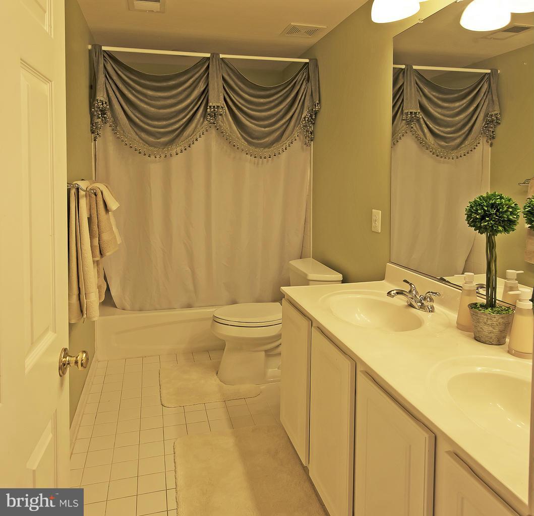8740 Lords View Loop Gainesville, VA 20155 - Photo 26 of 30 Bath