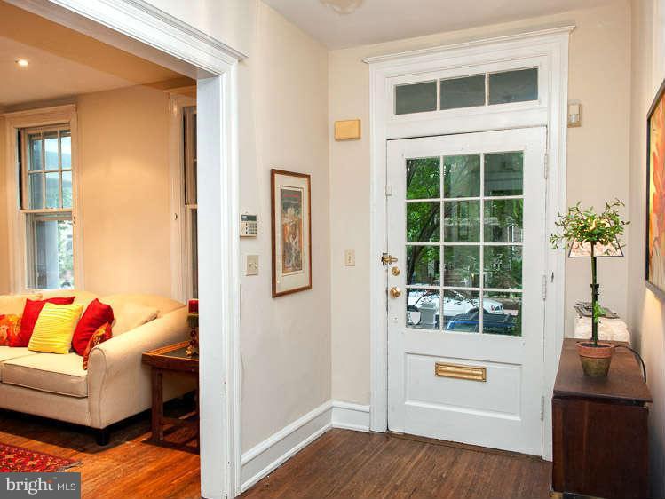 420 7th Street Northeast Washington, DC 20002 - Photo 2 of 30 Interior General