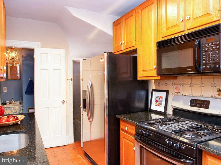420 7th Street Northeast Washington, DC 20002 - Photo 9 of 30 Kitchen