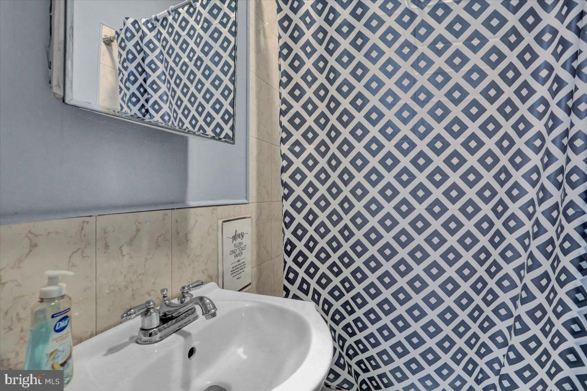 526 Windsor Street Reading, PA 19601 - Photo 27 of 33