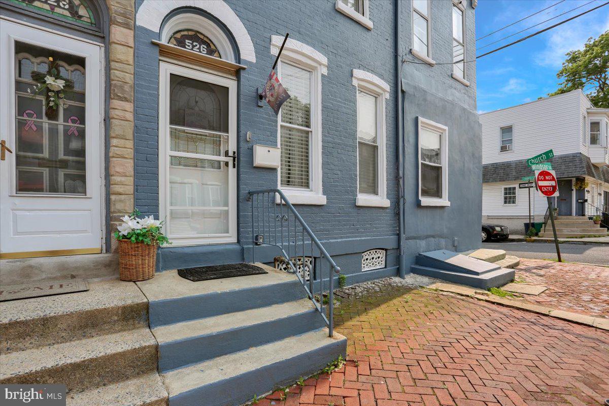 526 Windsor Street Reading, PA 19601 - Photo 3 of 33