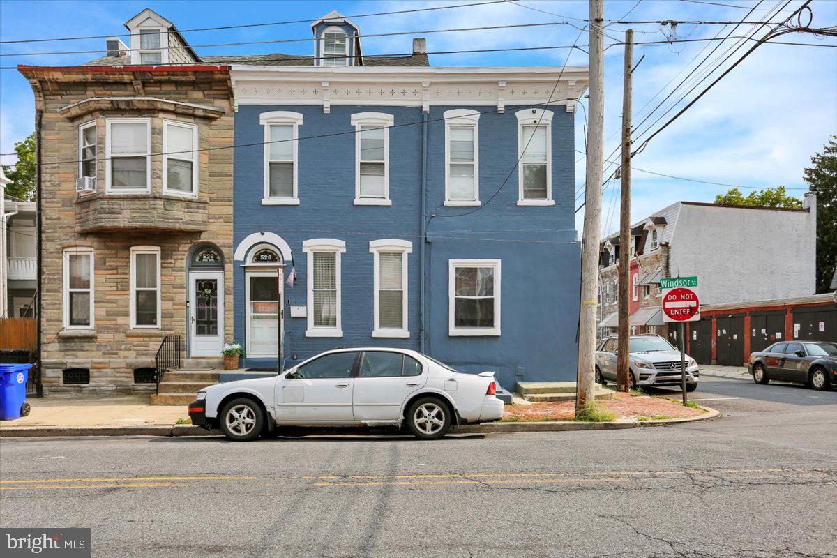 526 Windsor Street Reading, PA 19601 - Photo 4 of 33