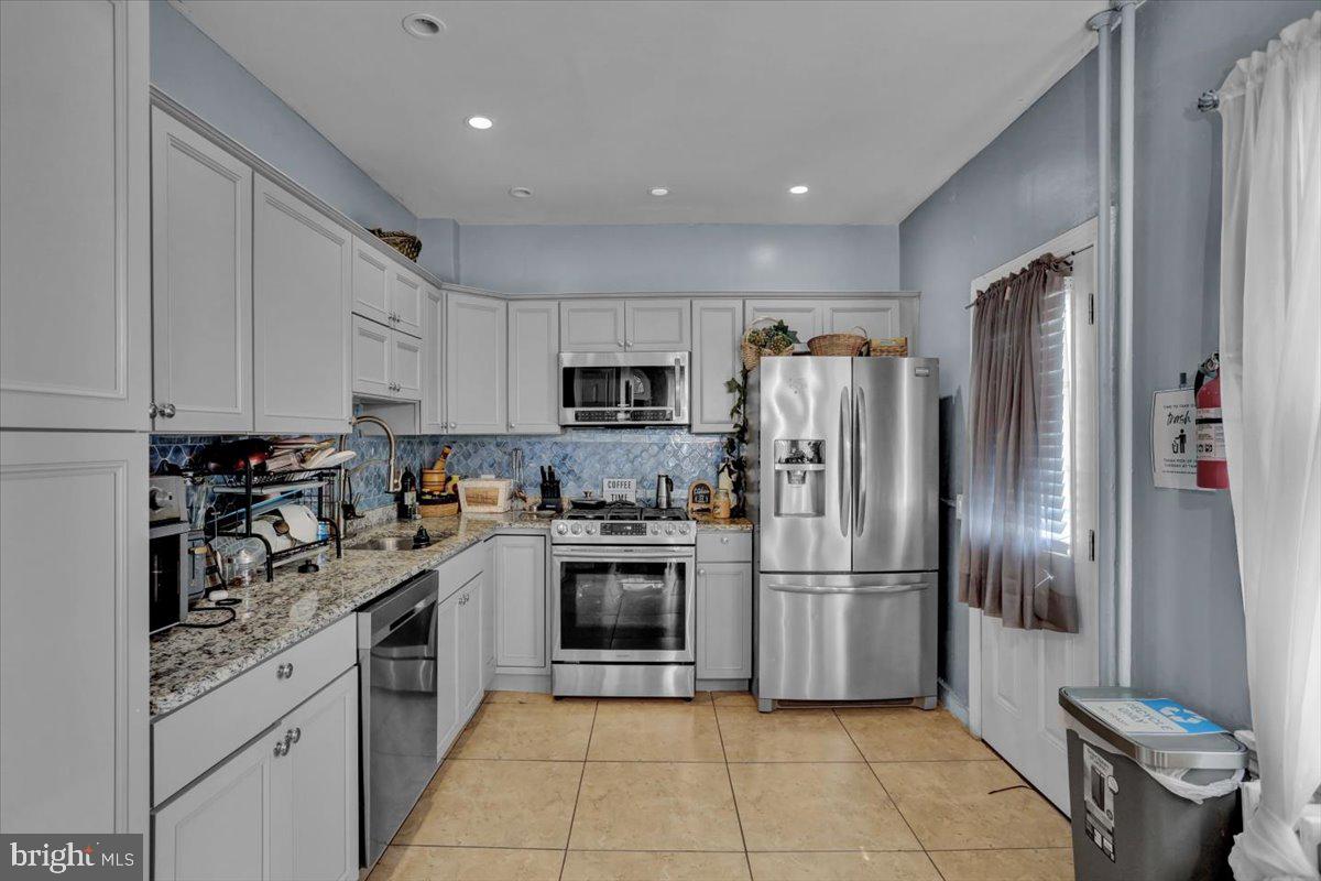 526 Windsor Street Reading, PA 19601 - Photo 7 of 33