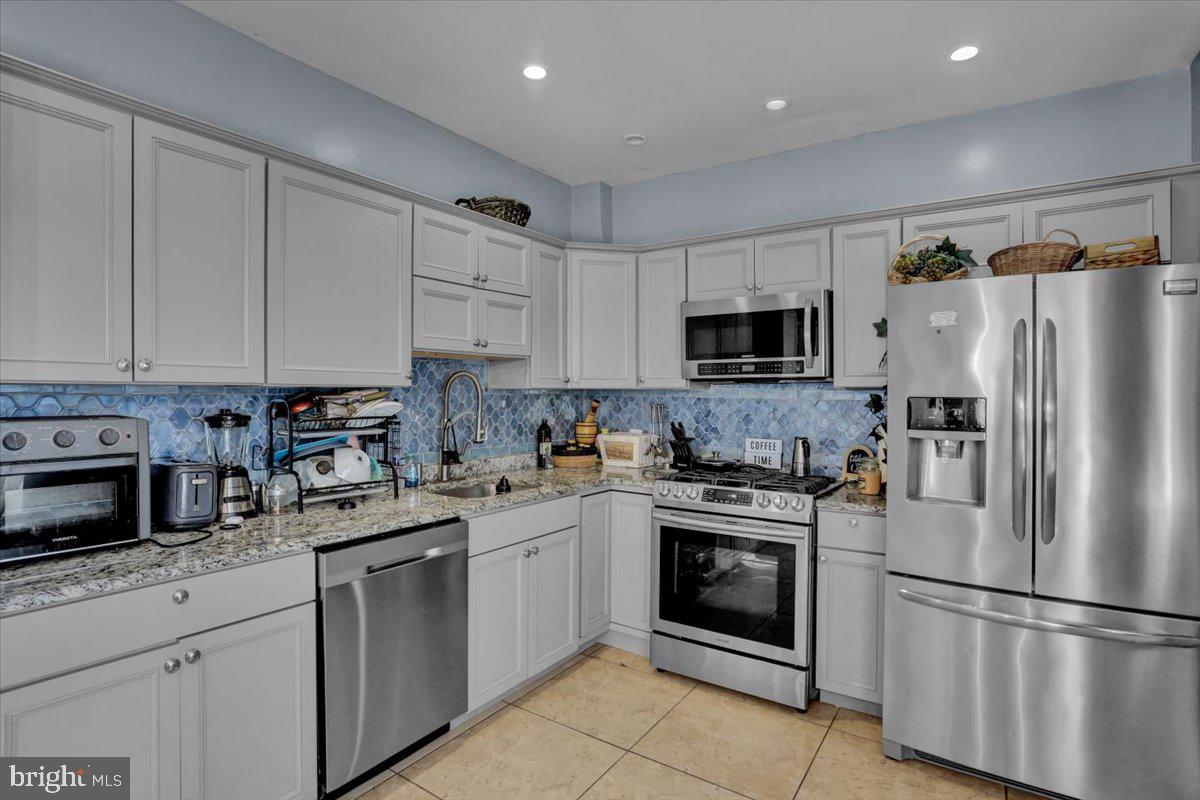 526 Windsor Street Reading, PA 19601 - Photo 8 of 33