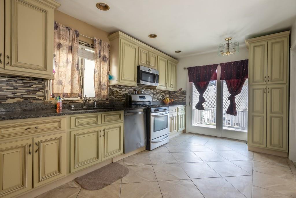 31 Jones Road Revere, MA 02151 - Photo 3 of 32 Gallery Image 3