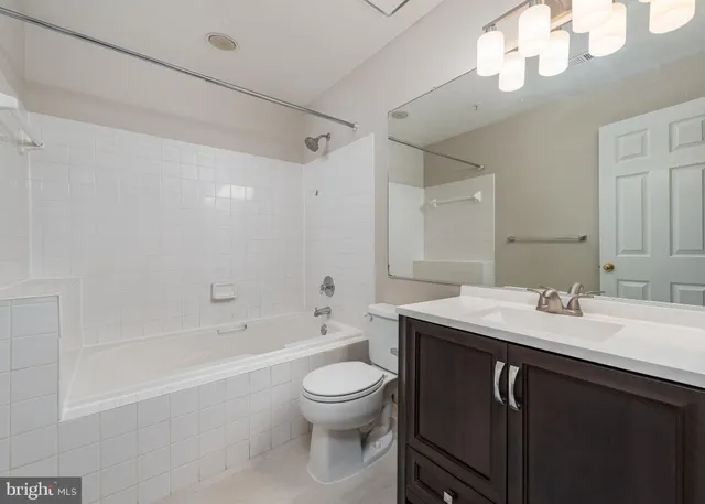 $380,000 | 15301 Diamond Cove Terrace, Unit 8E, Rockville, MD 20850