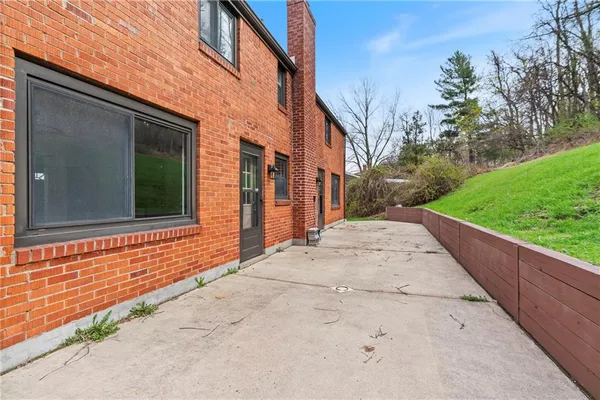 $1,400 | 5408 Verona Road, Verona, PA 15147