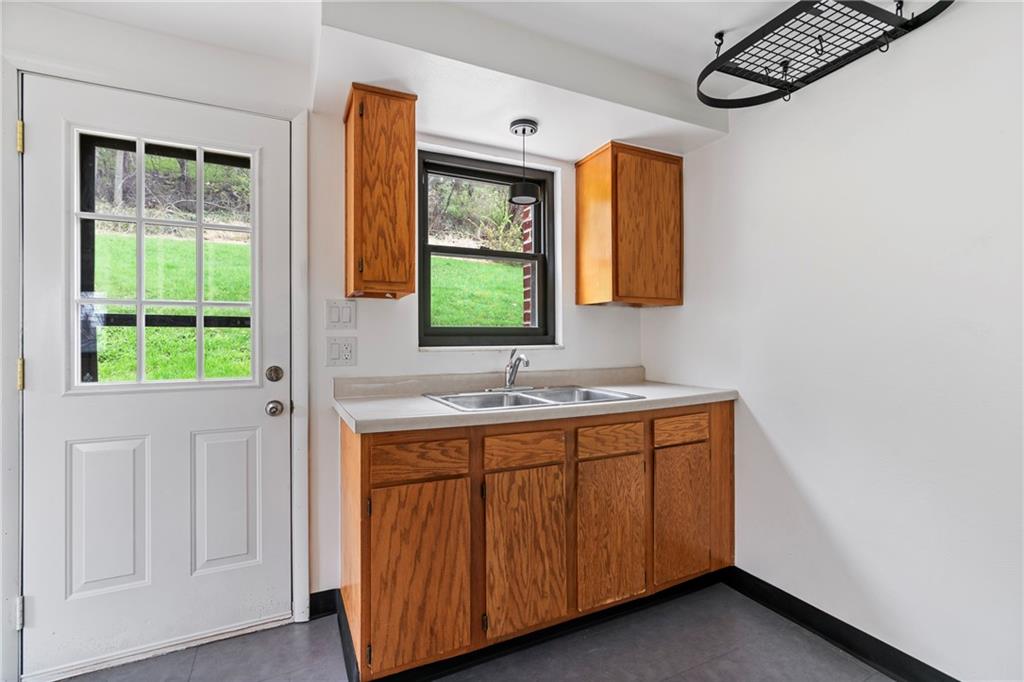 5408 Verona Road Verona, PA 15147 - Photo 5 of 25