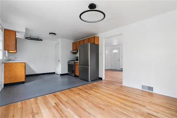 $1,400 | 5408 Verona Road, Verona, PA 15147