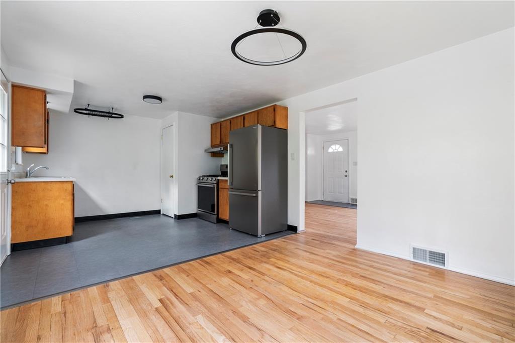 5408 Verona Road Verona, PA 15147 - Photo 6 of 25