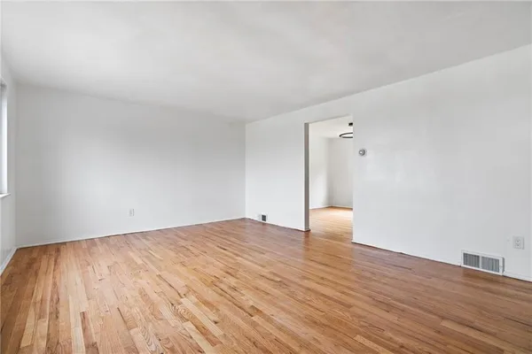 $1,400 | 5408 Verona Road, Verona, PA 15147