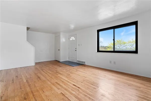 $1,400 | 5408 Verona Road, Verona, PA 15147