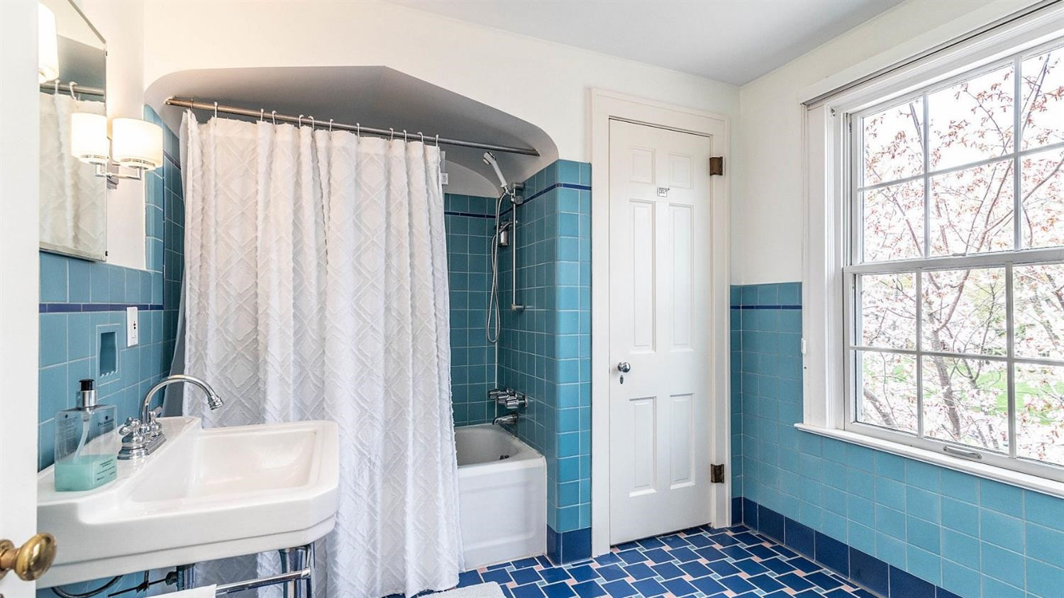 2122 Devonshire Road Ann Arbor, MI 48104 - Photo 40 of 64 Photo 40