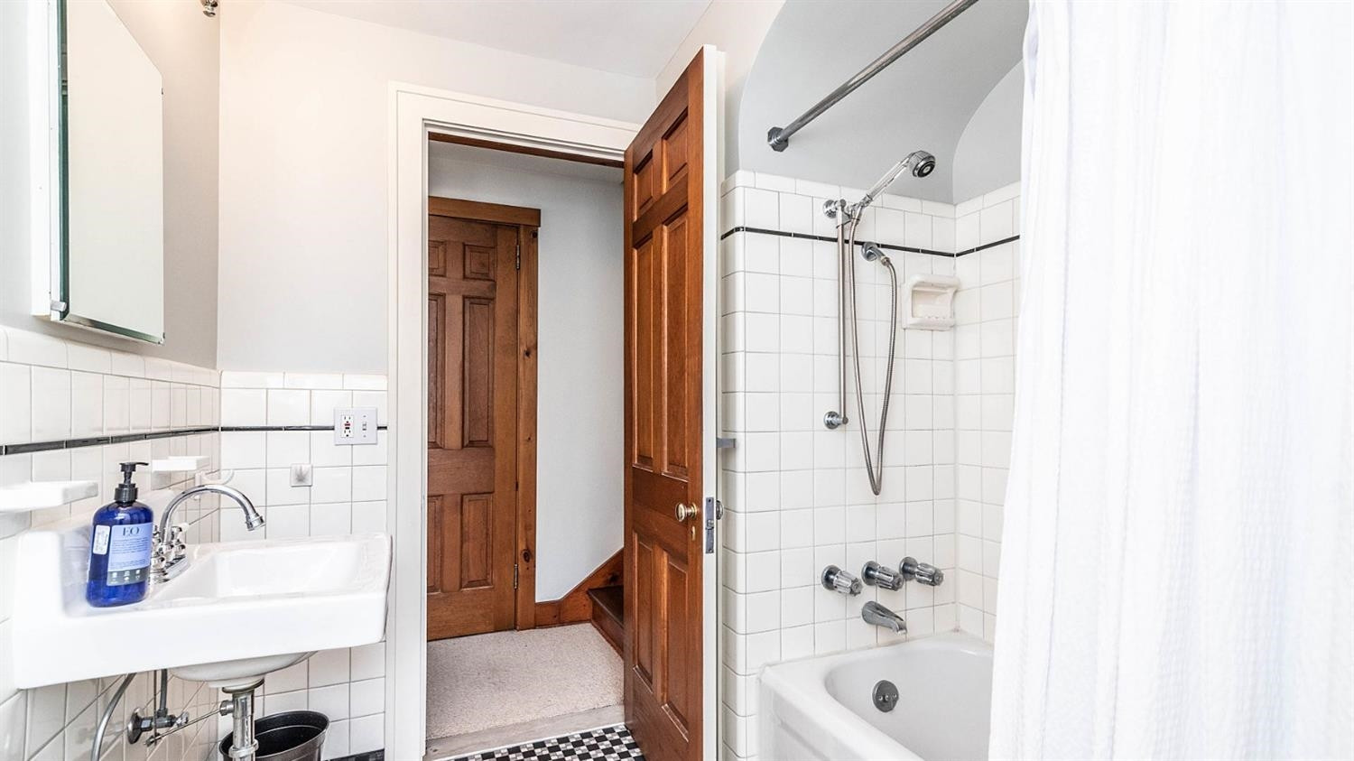 2122 Devonshire Road Ann Arbor, MI 48104 - Photo 46 of 64 Photo 46