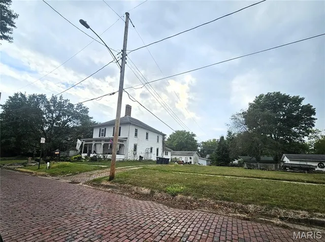 $121,000 | 632 Jefferson Street, Hillsboro, IL 62049