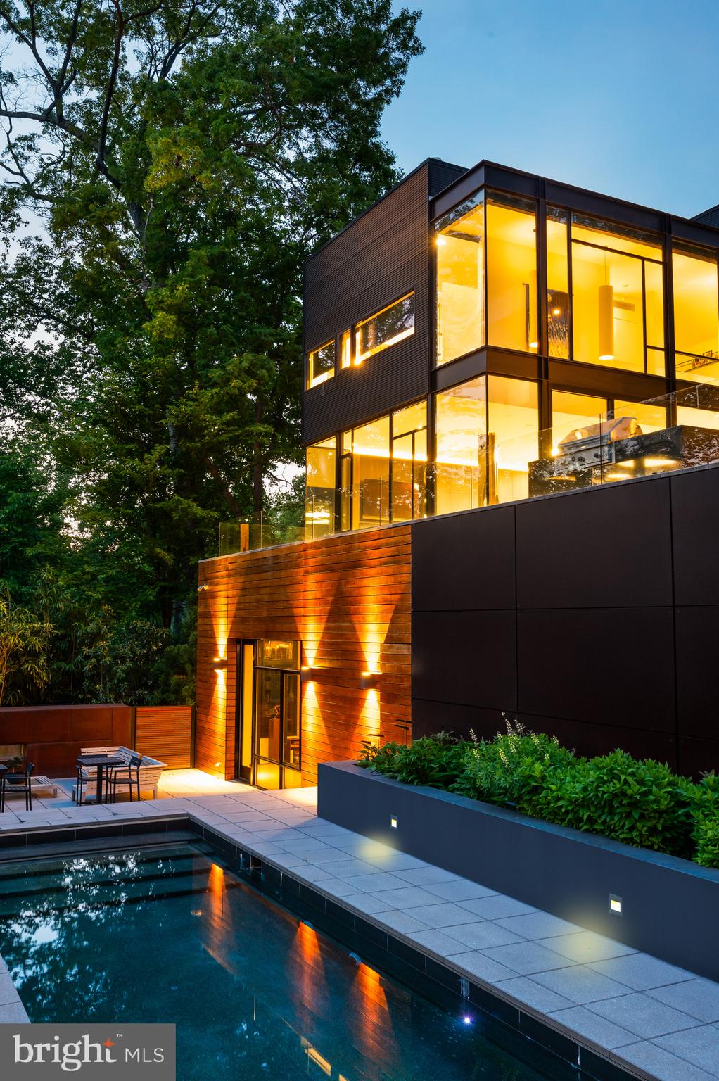 5124 Wissioming Road Bethesda, MD 20816 - Photo 43 of 49 a view of an ocean from a balcony