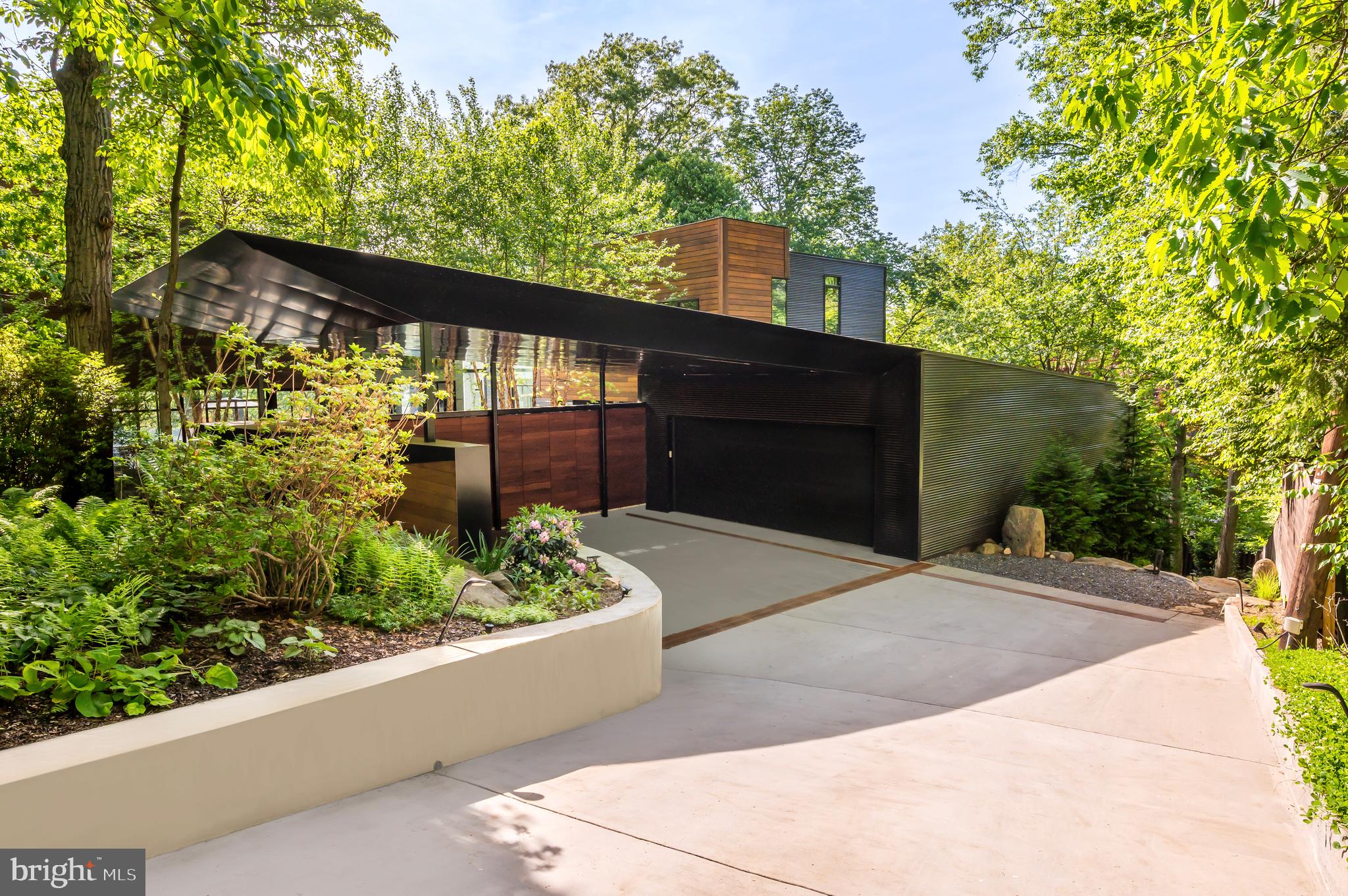 5124 Wissioming Road Bethesda, MD 20816 - Photo 5 of 49 a backyard of a house with lots of green space