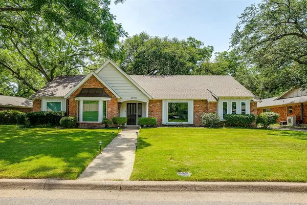 $464,000 | 2910 Glasgow Drive, Arlington, TX 76015