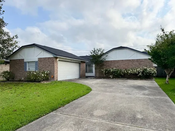 $2,200 | 16730 Frigate Drive, Friendswood, TX 77546