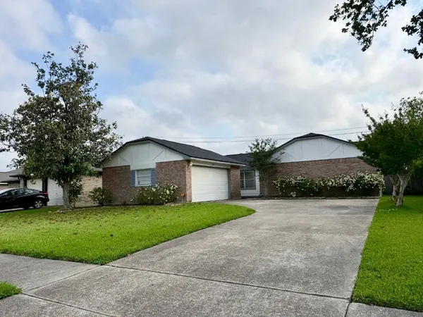 $2,200 | 16730 Frigate Drive, Friendswood, TX 77546