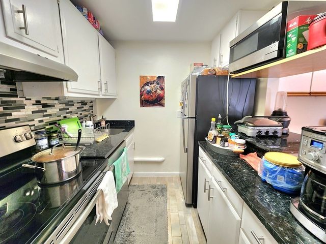 a kitchen that has a lot of cabinets