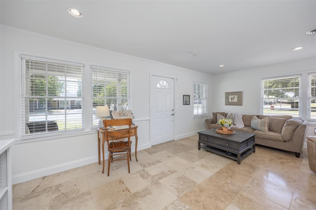11303 Rupley Lane Dallas, TX 75218 - Photo 9 of 36 Gallery Image 9